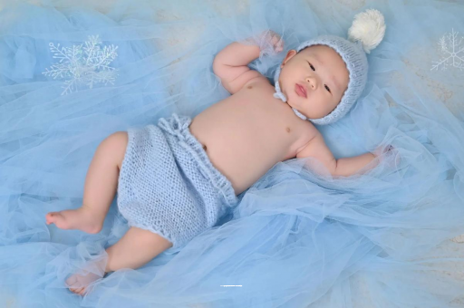 常德宝宝睡迷糊了才肯吃奶 常德宝宝睡迷糊了才肯吃奶